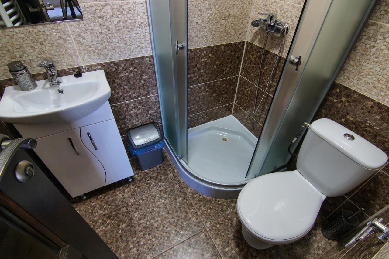 Gray Hotel Vynohradiv Bagian luar foto